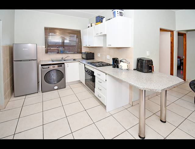 2 BEDROOM APARTMENT FOR SALE IN NORTH RIDING AH